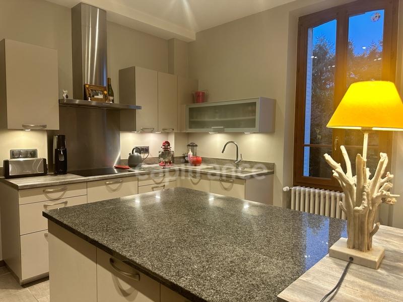 Maison - 272 m² - 10 pièces