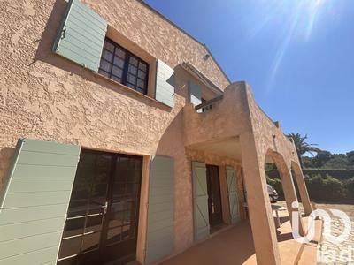 Maison - 214 m² - 9 pièces