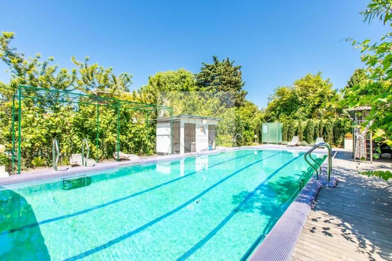 Villa - 247 m² - 6 pièces