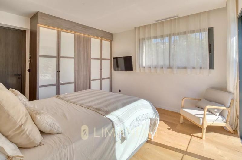 Villa - 260 m² - 8 pièces