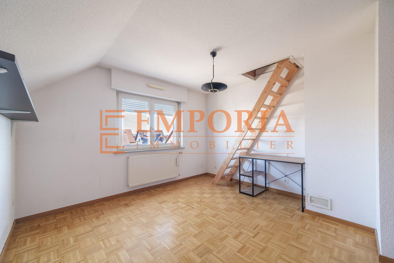 Maison - 220 m² - 6 pièces