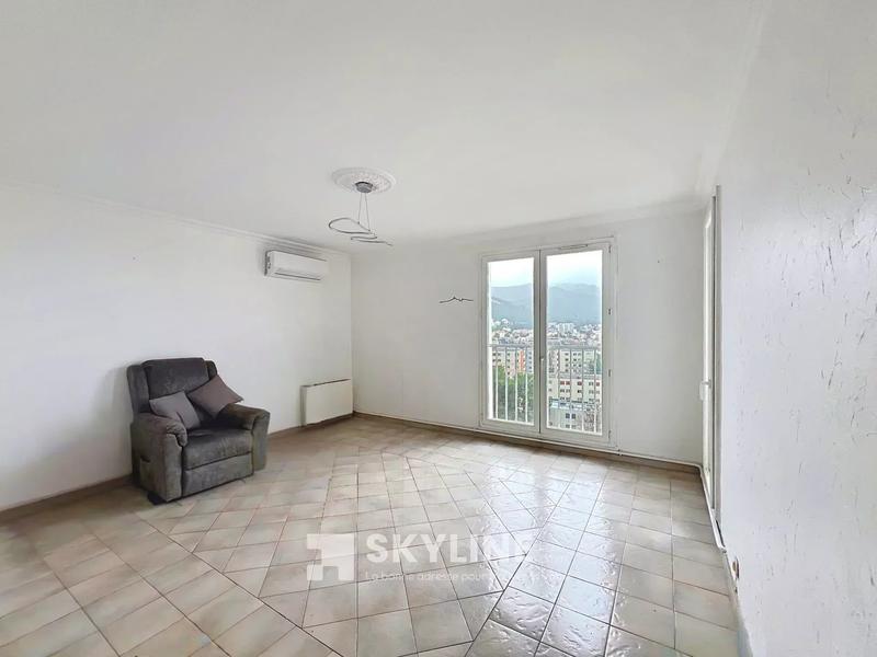 Appartement - 80 m² - 5 pièces