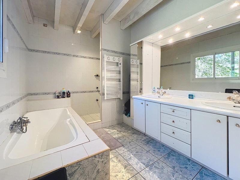 Maison - 187 m² - 8 pièces