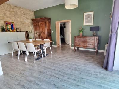 Maison - 221 m² - 8 pièces