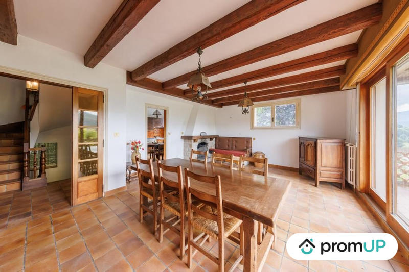 Maison traditionnelle - 223 m² - 12 pièces