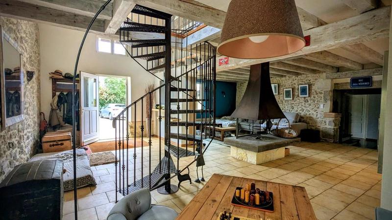 Maison - 237 m² - 6 pièces