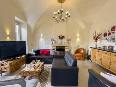 Maison - 366 m² - 23 pièces