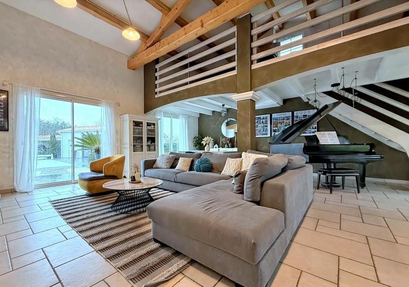 Maison - 180 m² - 7 pièces