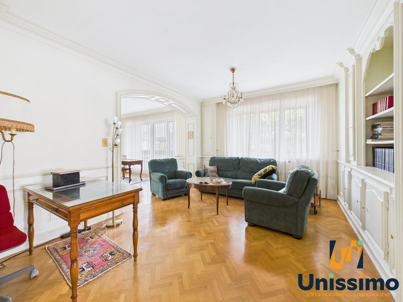 Maison - 295 m² - 11 pièces