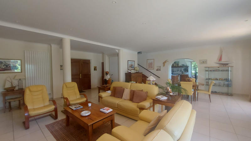 Villa - 285 m² - 6 pièces