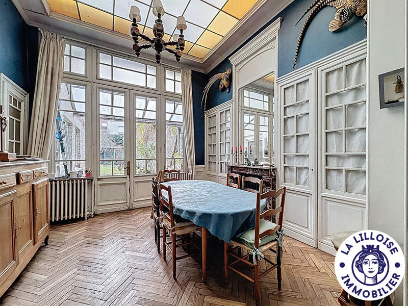 Maison - 260 m² - 8 pièces