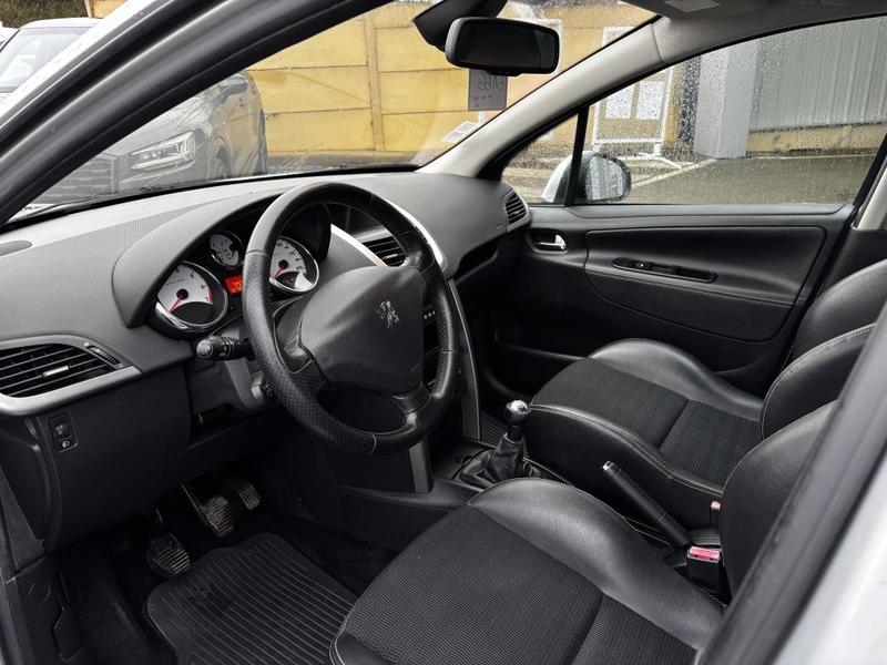 Peugeot 207 Sw 1.4 Vti Premium Outdoor Toit Panoramique + Attelage