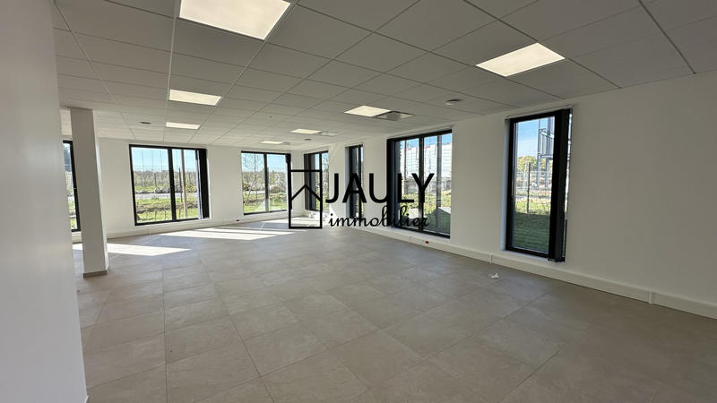 Local commercial - 910 m²