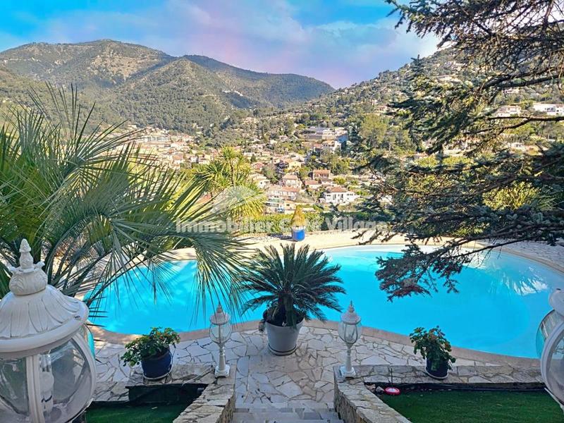 Villa - 276 m² - 8 pièces