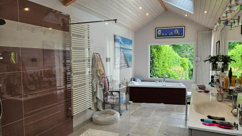 Maison - 230 m² - 8 pièces