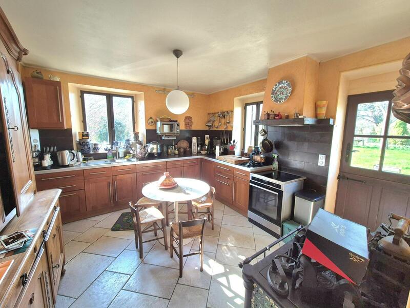 Maison - 221 m² - 8 pièces