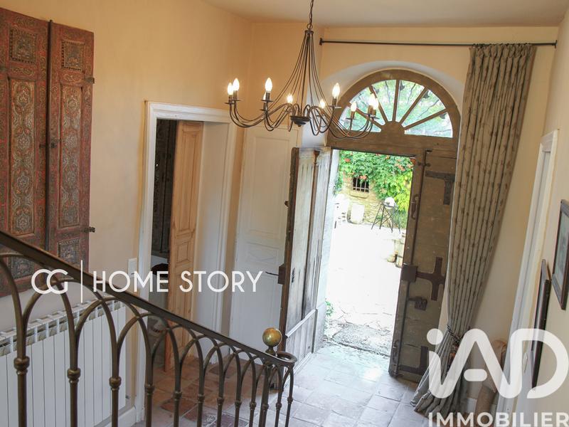 Maison - 788 m² - 18 pièces