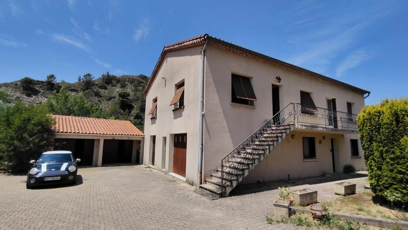 Maison - 220 m² - 15 pièces