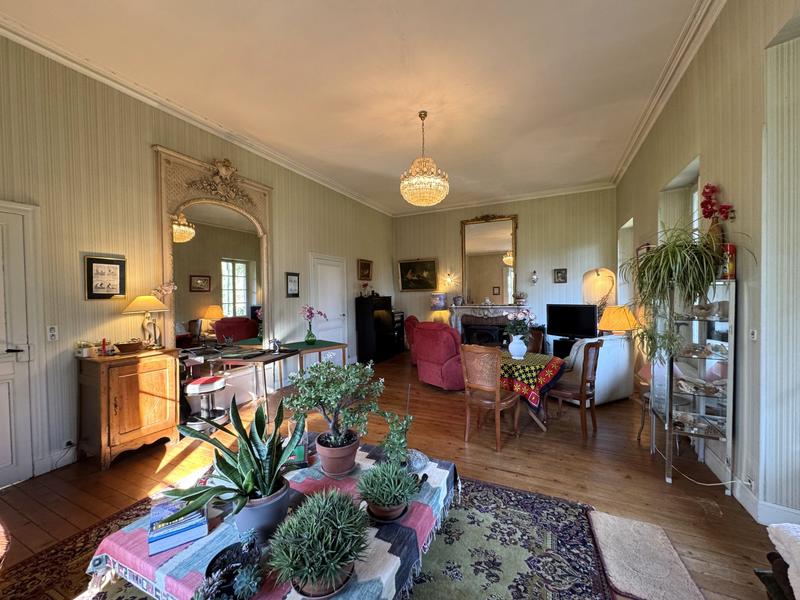 Maison - 222 m² - 7 pièces