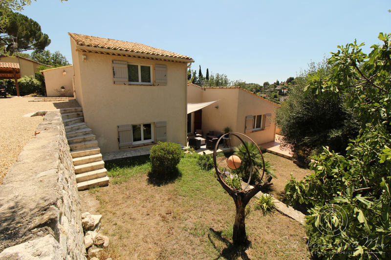 Maison - 234 m² - 8 pièces