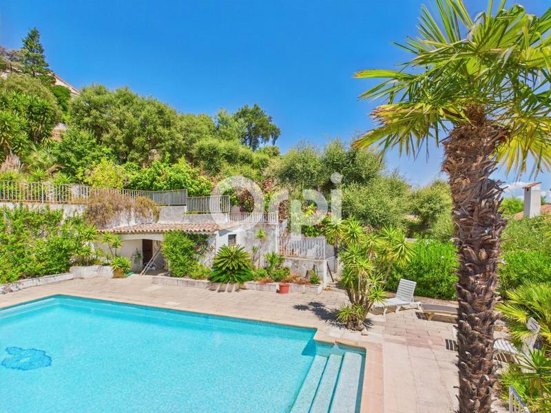 Maison - 199 m² - 7 pièces