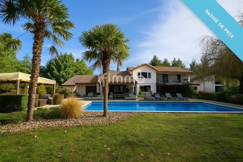 Maison - 484 m² - 7 pièces