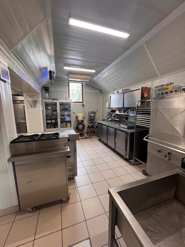 Local commercial - 200 m² - 3 pièces