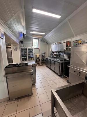 Local commercial - 200 m² - 3 pièces