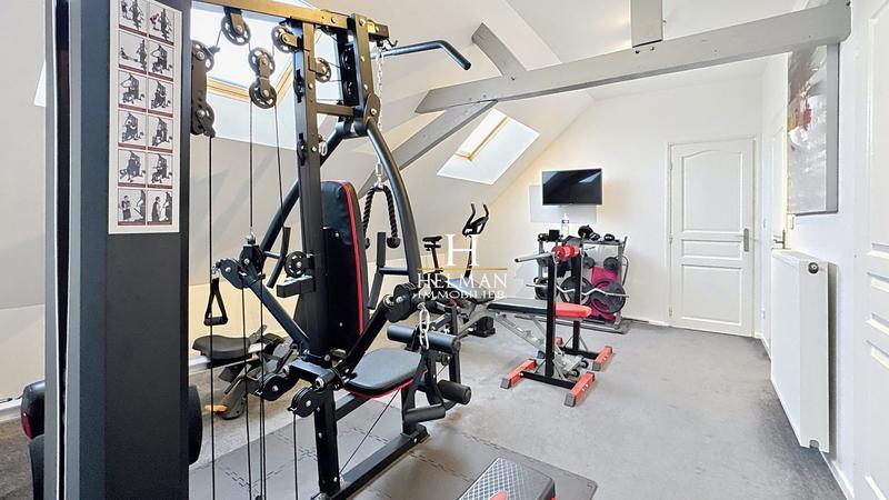 Maison - 250 m² - 8 pièces