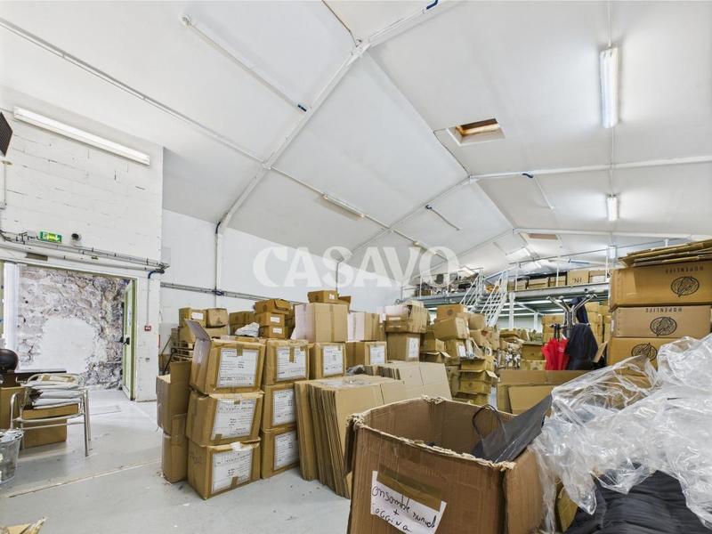 Local commercial - 683 m²