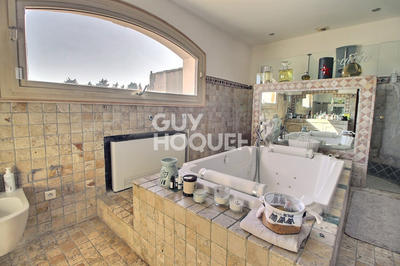 Demeure - 275 m² - 7 pièces