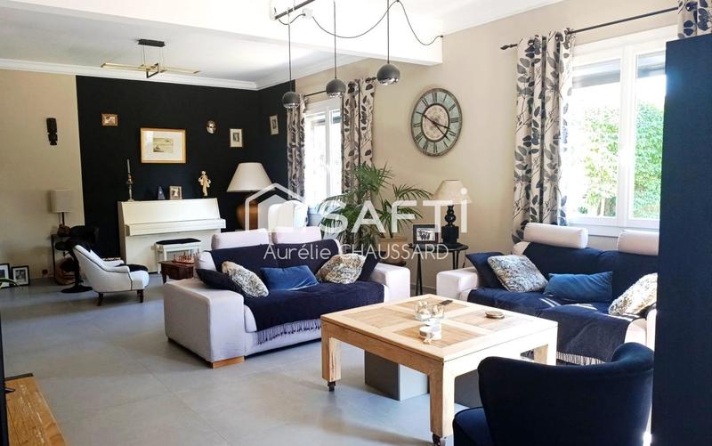 Maison - 220 m² - 7 pièces