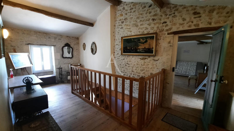 Maison - 297 m² - 9 pièces