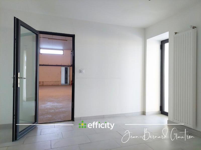 Local d'activité / Entrepôt - 1 560 m² - 8 pièces