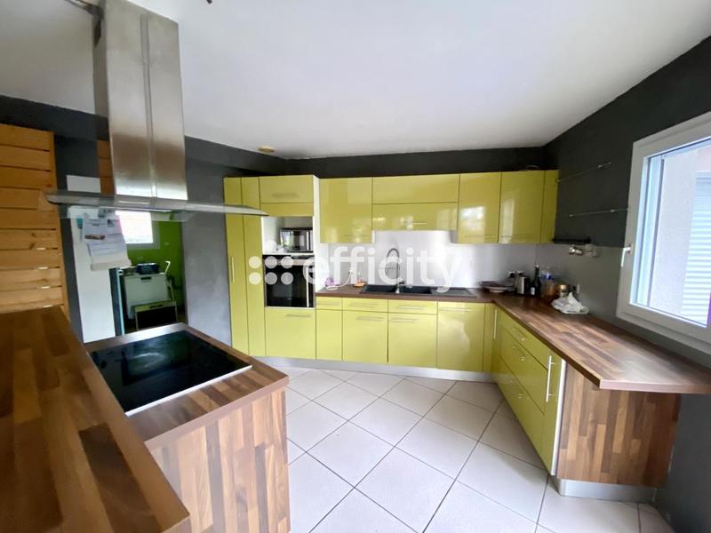 Maison - 236 m² - 7 pièces