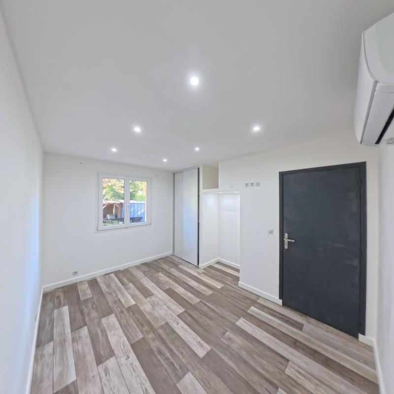 Maison - 94 m² - 5 pièces