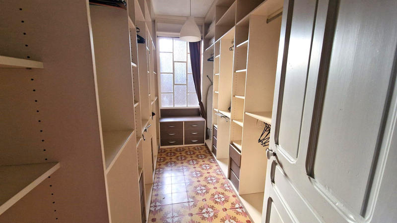 Maison - 240 m² - 7 pièces