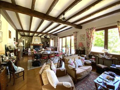 Maison ancienne - 202 m² - 8 pièces