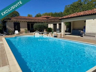 Maison - 300 m² - 11 pièces