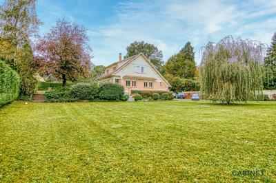 Villa - 243 m² - 8 pièces