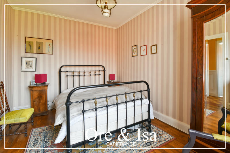 Maison - 278 m² - 9 pièces