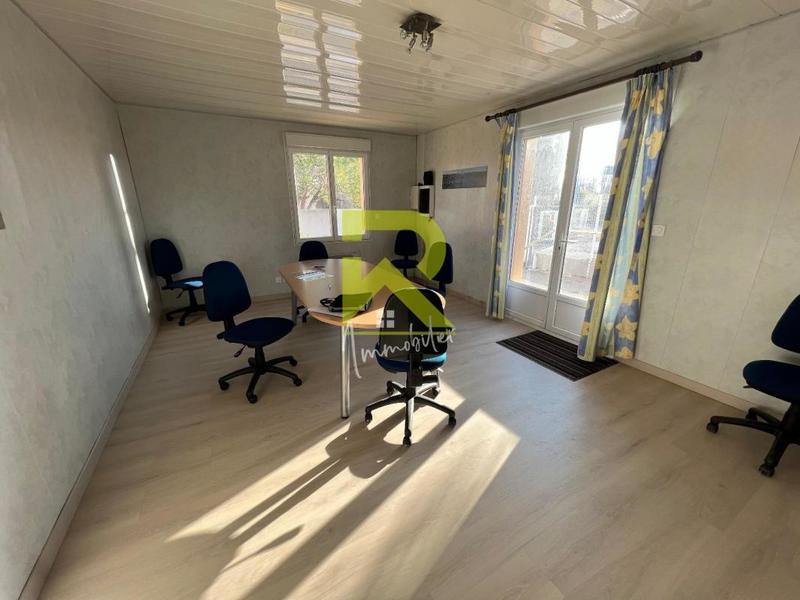 Bureau - 1 m² - 12 pièces