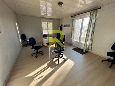 Bureau - 1 m² - 12 pièces