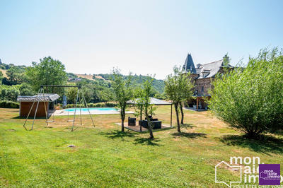 Maison - 240 m² - 10 pièces