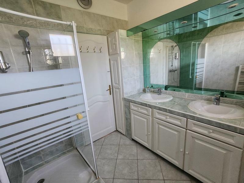 Maison - 215 m² - 8 pièces