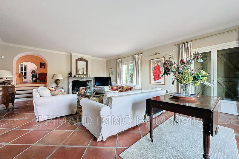 Maison - 242 m² - 8 pièces