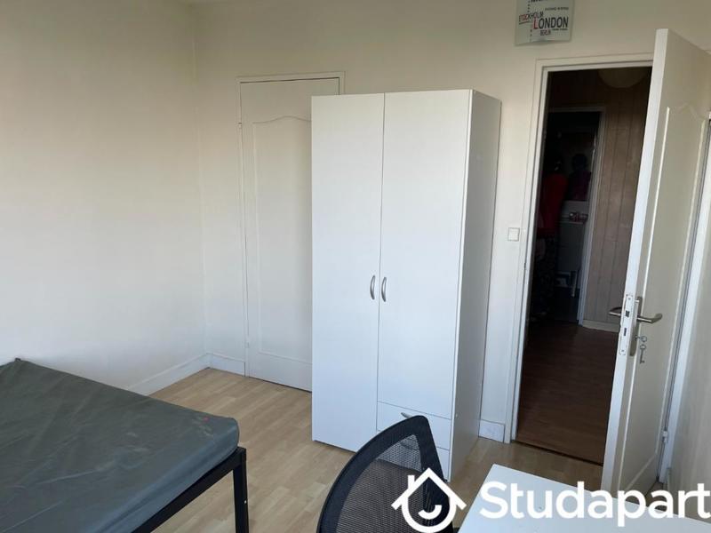 Chambre - 12 m² - 1 pièce