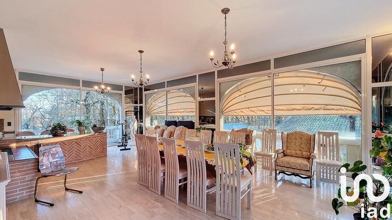 Maison - 445 m² - 11 pièces