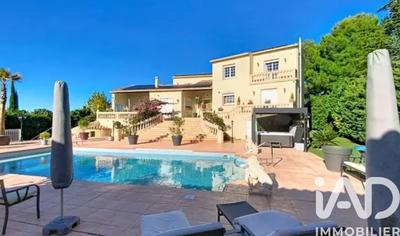 Maison - 260 m² - 7 pièces