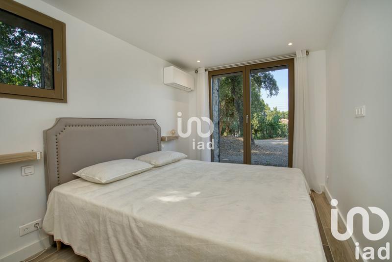 Maison - 220 m² - 6 pièces